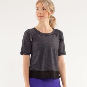 RARE Lululemon Sun Runner Short Sleeve Black 6